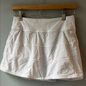 Lululemon White Athletic Skirt size 4 tall ( see images for lenght)